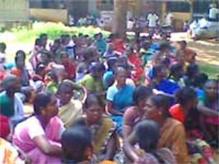 தென்காசி அருகே தலித் பள்ளி ஆக்கிரமிப்பு - மக்கள் முற்றுகை