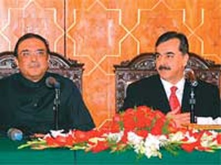 அணு ஆயுத கட்டுப்பாட்டு அதிகாரம் - கிலானியிடம் கொடுத்தார் சர்தாரி