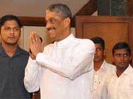 அன்னப்பறவை சின்னத்தில் போட்டியிடுகிறாராம் பொன்சேகா