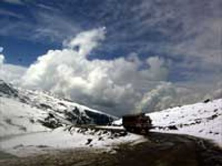 சீனா எதிர்ப்பு-சாலை பணியை கைவிட்ட இந்தியா