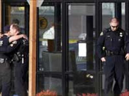 அமெரிக்காவில் 4 போலீஸார் சுட்டுக்கொலை