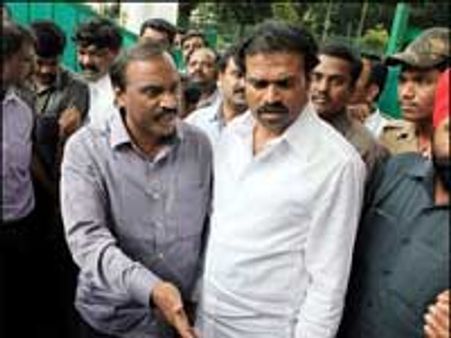 ரெட்டி சகோதரர்களின் சட்டவிரோத சுரங்கம்- சிபிஐ விசாரணைக்கு உத்தரவு