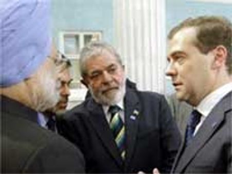 ரஷ்யா சென்றடைந்தார் மன்மோகன் சிங்