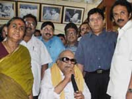 கருணாநிதி ஓய்வு அறிவிப்பு: அடுத்த முதல்வர் யார்?-அழகிரிக்கு என்ன பதவி?