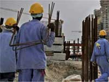 அரபு நாடு​க​ளில் வேலை இழந்து திரும்​பும் இந்​தி​யர்​க​ளுக்​கு உதவ சிறப்பு நிதி​யம்