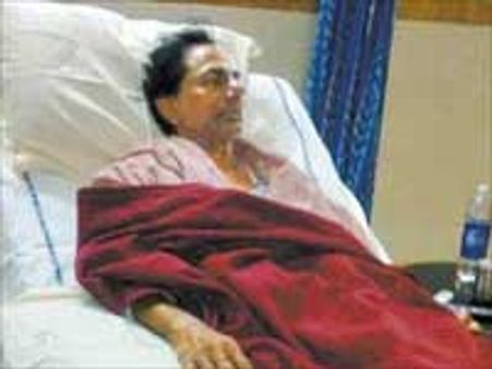 உண்ணாவிரதத்தை கைவிட சந்திரசேகர ராவை நேரில் சந்தித்து ரோசய்யா கோரிக்கை