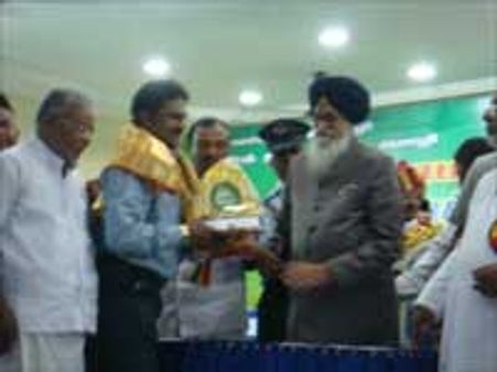 துபாய் தமிழக பொறியாளர் இக்பாலுக்கு சமுதாயச் சுடர் விருது-ஆளுநர் வழங்கினார்