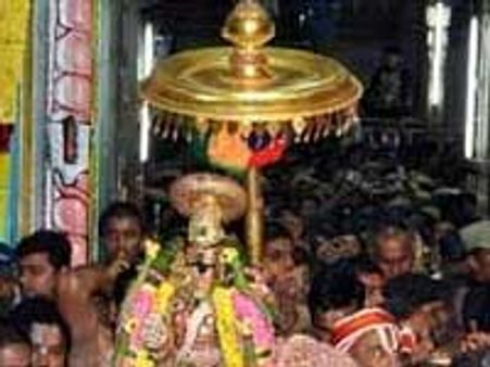 ரங்கநாதர் கோவிலில் சொர்க்கவாசல் திறக்கப்பட்டது- ஸ்ரீரங்கத்தில் பக்தர்கள் கோலாகல வழிபாடு