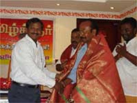 துபாயில் தமிழ்த்தேர் கார்த்திகை மாத ‘இசையும் பாடலும்’ சிறப்பிதழ் வெளியீடு  