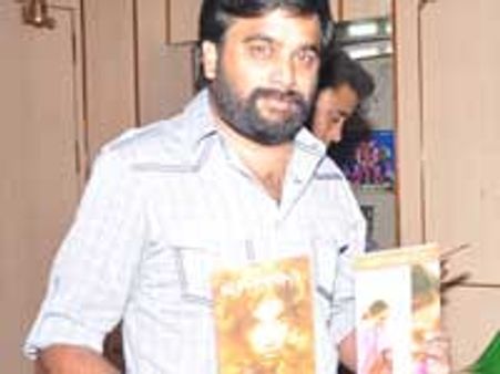 சந்திரா எழுதிய 'நீங்கிச் செல்லும் பேரன்பு' நூல் வெளியீடு!