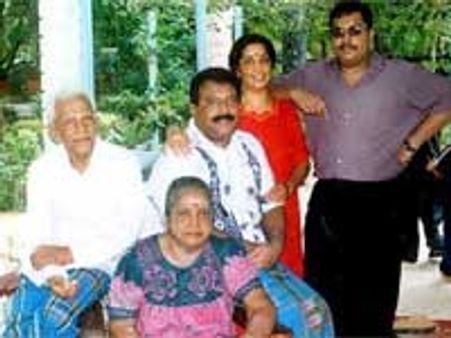 புலிகளின் தலைவர் பிரபாகரனின் தந்தை காலமானார்