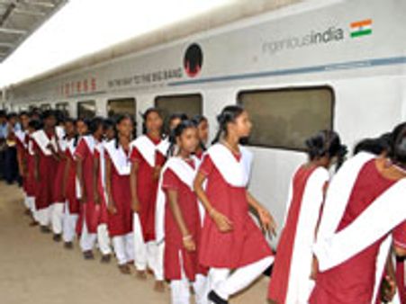 நெல்லையில் அறிவியல் விழிப்புணர்வு கண்காட்சி ரயில்