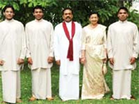 தேர்தலில் தோற்றால் நாட்டை விட்டு ஓட ராஜபக்சே திட்டம்- விமானம் தயார்?!