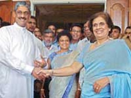பொன்சேகாவுக்கு சந்திரிகா திடீர் ஆதரவு