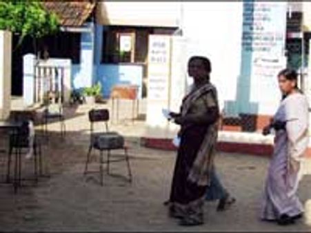 இலங்கை தேர்தல்-தமிழர் பகுதிகளில் வாக்குப்பதிவு மந்தம்