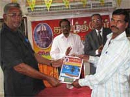 துபாய்: வான‌லை வ‌ள‌ர்த‌மிழ் க‌விதை இத‌ழ் வெளியீடு