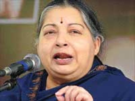 வெந்த புண்ணில் வேலை பாய்ச்சுவதா?-ஜெயலலிதா