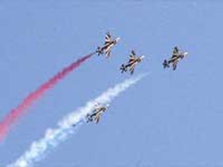 ஹைதராபாத் விமான கண்காட்சியில் விமான விபத்து- விமானி உள்பட 2 பேர் பலி