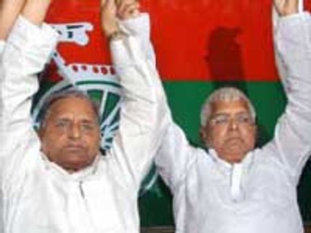 லாலு, முலாயம் ஆதரவு வாபஸால் பெரும் நெருக்கடியில் ஐக்கிய முற்போக்குக் கூட்டணி அரசு