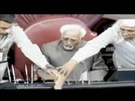 மசோதா நகலைக் கிழித்து அமளி செய்த 7 எம்.பிக்கள் சஸ்பெண்ட்