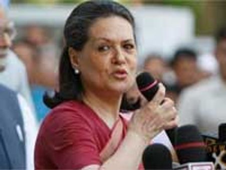 லாலு-முலாயம் ஆதரவு வாபஸ்: அரசுக்கு எந்த ஆபத்தும் இல்லை-சோனியா