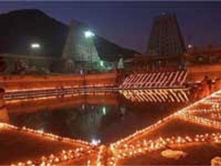 மஹா சிவராத்திரி - லட்ச தீப ஒளியில் ஜொலித்தது திருவண்ணாமலை கோவில்!