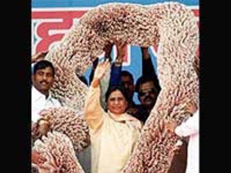 மாயாவதி-தொடரும் பண மாலைகள்!