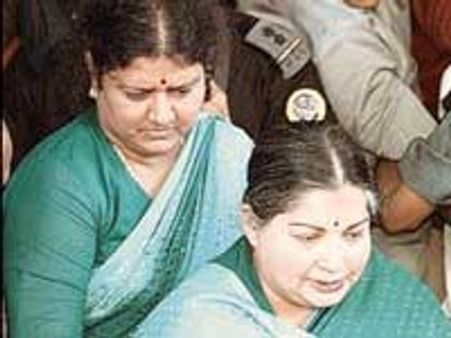 திடீரென இன்று சென்னை திரும்பிய ஜெயலலிதா-பட்ஜெட் கூட்டத்தில் பங்கேற்பு?