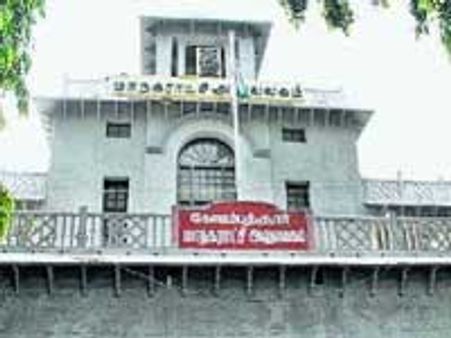 கோவை மாநகராட்சிக் கூட்டத்தில் சுயேச்சை கவுன்சிலர் தீக்குளிக்க முயற்சி