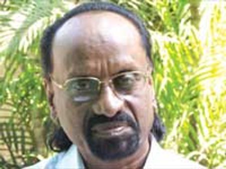 நிலத்தையும், மொழியையும் இழந்து கொண்டிருக்கிறார்கள் தமிழர்கள் - காசி ஆனந்தன்