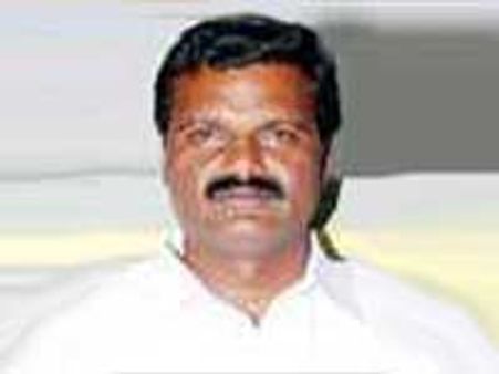 அதிமுகவுக்கு வரலாறு காணாத தோல்வி- டெபாசிட் இழந்தது: தொண்டர் தீக்குளிப்பு