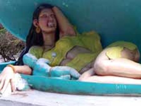 குண்டாறு அணை பூங்காவில் ஆபாச பெண் சிலை - முகம் சுளிக்கும் சுற்றுலா பயணிகள்