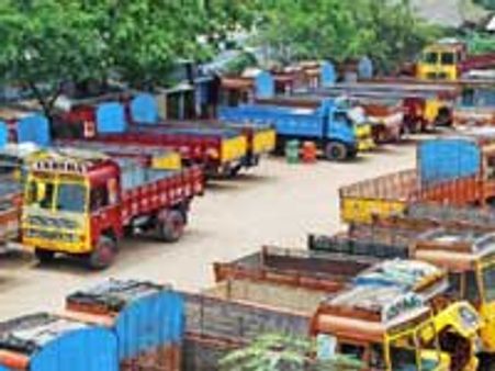 தமிழகத்தில் மட்டும் திட்டமிட்டபடி ஏப்ரல் 5-ம் தேதி லாரி ஸ்டிரைக்!