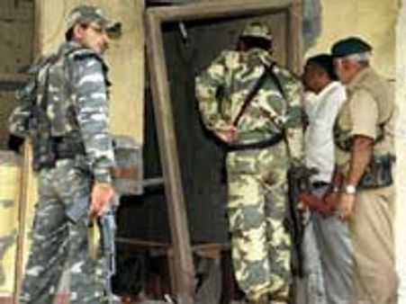 சட்டிஸ்கர் சிஆர்பிஎப் முகாம் மீது மீண்டும் நக்சலைட் தாக்குதல்