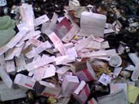 தென்காசி அரசு மருத்துவமனையில் பல லட்சம் மதிப்பிலான காலாவதி மருந்துகள் எரிப்பு