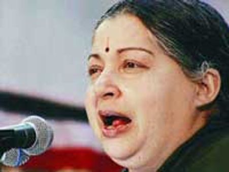 ஆட்சியின் கடைசிக் கட்டத்தில் ஊனமுற்றோர்களை ஏமாற்றுகிறார் கருணாநிதி – ஜெ.