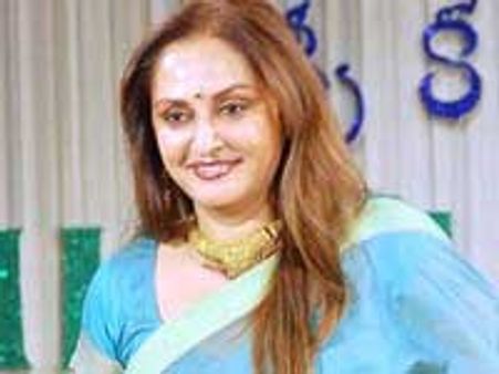 சமாஜ்வாடி கைவிட்டதால் தெலுங்கு தேசத்திற்குத் திரும்புகிறார் ஜெயப்பிரதா