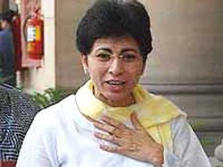 வெயில்.. வெளிநாடுகளுக்கு ஓடும் மத்திய அமைச்சர்கள்!