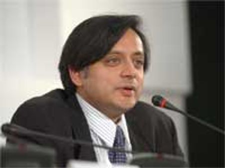 ஐபிஎல் அணி வருவதற்காக கேரளத்துக்கு உதவினேன்- பணம் பெறவில்லை: சசி தரூர் விளக்கம்