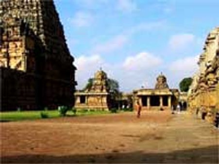 தஞ்சை பெரியகோயில: சிறப்பு நாணயம் வெளியிட அரசு முடிவு!  