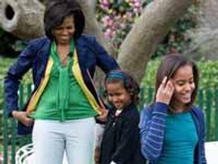 மகள்களின் இன்டர்நெட் பயன்பாடு – பொறுப்பான அம்மாவாக மிஷல் கண்டிப்புடன் கண்காணிப்பு