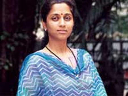 எனது கணவருக்கு சோனியில் பங்கு இருப்பது உண்மைதான், ஆனால் அது மாமனாருடையது – சரத்பவார் மகள்