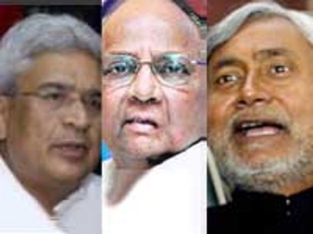 பவார், நிதீஷ் குமார், பிரகாஷ் காரத் போன்களை ஒட்டுக் கேட்ட மத்திய அரசு