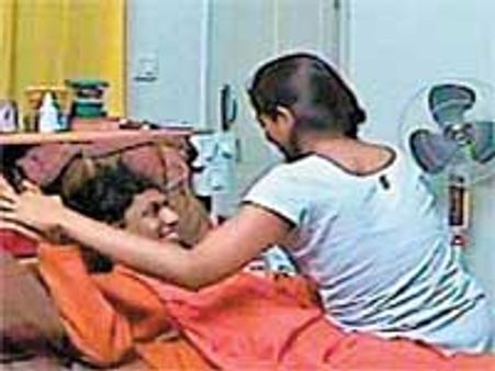 நித்யானந்தாவின் 'பலான' சிடியில் உள்ள 5 பெண்களிடமும் விசாரணை- சிஐடி போலீசார் திட்டம்