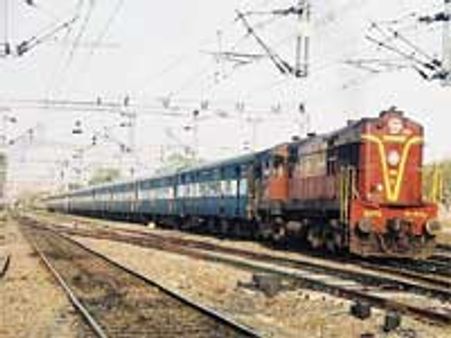 கண்ட்ரோலர்கள் ஸ்டிரைக்-மே 1ம் தேதி ரயில்கள் ஓடுமா?