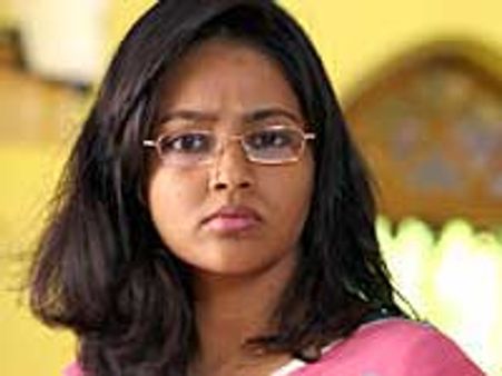 சிக்கினார் ரஞ்சிதா-கர்நாடக சிஐடி போலீசில் நேரில் ஆஜராகிறார்!