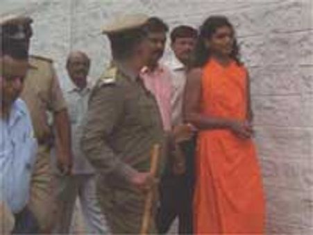 'நான் ஆண் அல்ல'..நித்யானந்தா: பெண்கள் சிறையில் அடைப்பு!