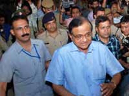 ஜவஹர்லால் நேரு பல்கலை.யில் பரபரப்பு – ப.சிதம்பரத்துடன் மோதிய மாவோயிஸ்ட் ஆதரவு மாணவி