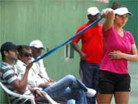 ஹைதராபாத்தில் சோயப் மாலிக் கிரிக்கெட் பயிற்சி எடுக்க எதிர்ப்பு