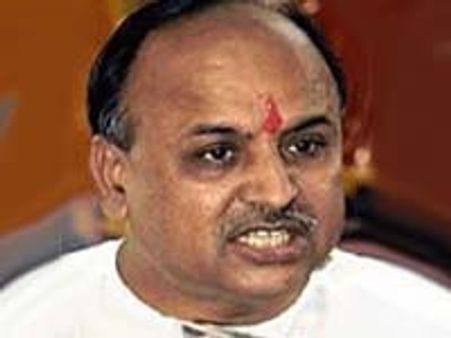 குஜராத் கலவர வழக்கு-விசாரணைக் குழு முன் தொகாடியா ஒரு வழியாய் ஆஜர்